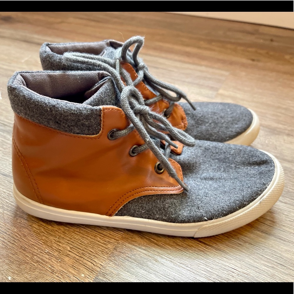 Boys high-top shoes